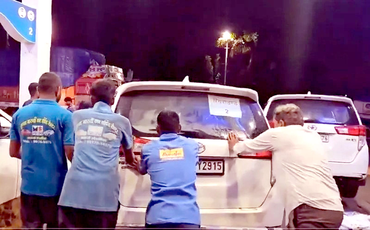 Water instead of diesel in vehicles of Chief Minister's convoy, 19 vehicles stopped on the way